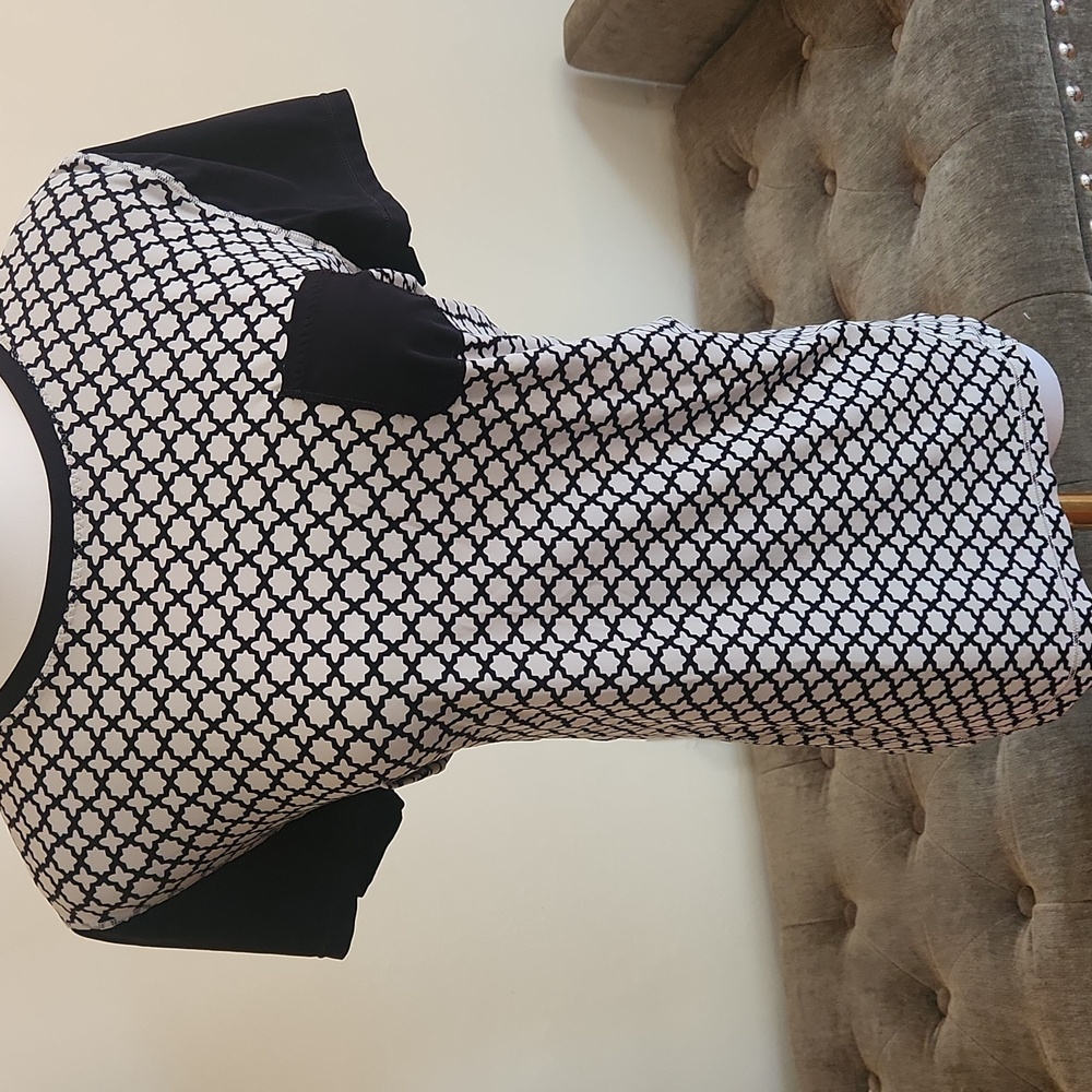 Lululemon Black and White with Pocket